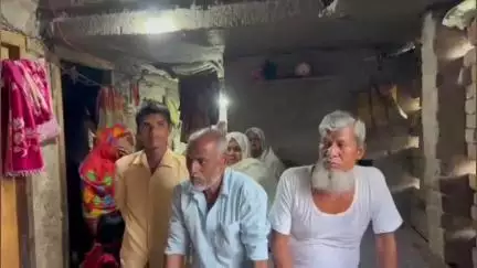 সাগরদিঘি: অসুস্থ পরিযায়ী শ্রমিকের পাশে বিধায়ক বাইরন বিশ্বাস, সাগরদিঘির গোবর্ধন ডাঙ্গার পিন্টু শেখ ও তার পরিবারের পাশে দাঁড়ালেন