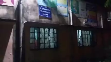 রানিনগর ২: মালিপাড়া গ্রামে পারিবারিক অশান্তির জেরে কীটনাশক খেয়ে আত্মহতার চেষ্টা ১ গৃহবধুর