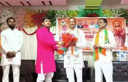 भीटी: अहिल्याबाई होल्कर की 300 वीं जयंती पर टाण्डा में पंचायत प्रतिनिधि सम्मेलन में उनके व्यक्तित्व पर हुई चर्चा