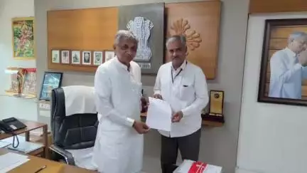 લખપત: સાનધ્રો ડેમથી દયાપર ગામ સુધી પાણી પુરવઠા યોજના મંજુર કરવા તેમજ સિંચાઈના ડેમોની રજુઆત