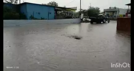 देऊळगाव राजा: देऊळगाव राजा शहरासह परिसरात दिवसभर सतत धार पाऊस सुरू - अनेक ठिकाणी पाणी साचले
