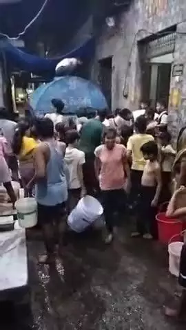 जसराना: वार्ड नंबर 32 हिमायू नगर में गहराया पेयजल संकट, टैंकर पहुंचते ही लग जाती है भीड़
#jansamasya