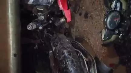 മണ്ണാർക്കാട്: കൊടക്കാട് പെട്രോൾ പമ്പിന് സമീപം കാറും ബൈക്കും കൂട്ടിയിടിച്ച് യുവാവ് മരിച്ചു, സി.സി.ടി.വി ദൃശ്യം