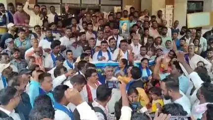 ಕೃಷ್ಣರಾಜಪೇಟೆ: ಕತ್ತರಘಟ್ಟದ ದಲಿತ ಯುವಕನ ಜೀವಂತ ದಹನ ಖಂಡಿಸಿ ಪಟ್ಟಣದಲ್ಲಿ ಬೃಹತ್ ಪ್ರತಿಭಟನೆ