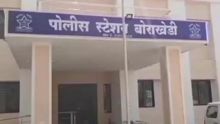 मोताळा: बोराखेडी पोलीस स्टेशनच्या आवारात विष प्राशन करून आत्महत्येचा प्रयत्न केल्याप्रकरणी एकाविरुद्ध गुन्हा दाखल