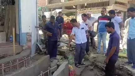 কালিয়াগঞ্জ: জল জমার সমস্যা সমাধানে উদ্যোগ, কালিয়াগঞ্জ হাসপাতাল রোডে ড্রেন নির্মাণ কাজ পরিদর্শন চেয়ারম্যানের #Jansamasya