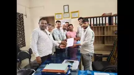 જેસર: ઔધોગિક એકમોમાં અલગ વીજ લાઈન આપવામાં આવે તેવી માંગ સાથે પીજીવીસીએલમાં રજૂઆત કરવામાં આવી #jansamasya