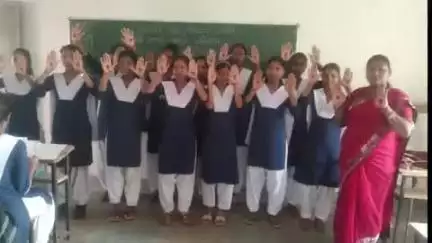 विश्व स्वच्छता दिवस पर श्री शंकर उच्च विद्यालय पिलिच गांव में छात्राओं को किया गया जागरूक
