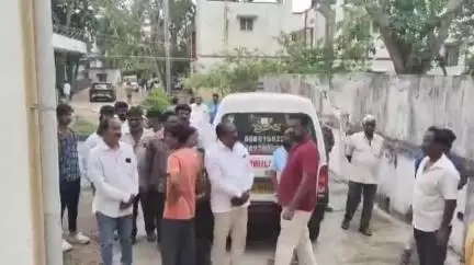 రాజోలు ప్రభుత్వ ఆసుపత్రికి చేరుకున్న రావిలంక గోదావరిలో గల్లంతైన ముగ్గురు బాలుర మృతదేహాలు