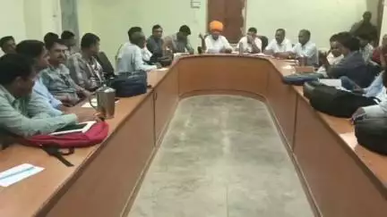 नैनवां: नैनवा पंचायत समिति सभागार में प्रधान की अध्यक्षता में सरकारी योजनाओं की समीक्षा बैठक आयोजित, दिए गए निर्देश