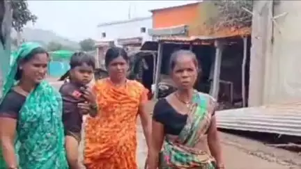खुलताबाद: अवकाळी पावसामुळे रस्ता झाला गटार; खांडी पिंपळगावातील आदिवासी वस्तीतील नागरिकांची हालअपेष्टा #jansamasya