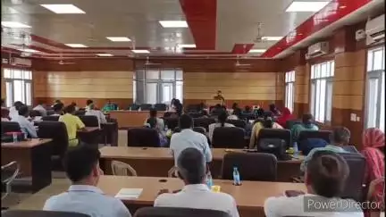 नादौन: नादौन के बीडियो ऑफिस में पंचायत प्रतिनिधियों को श्रम कल्याण बोर्ड की योजनाओं की जानकारी दी गई, लगाया गया विशेष शिविर