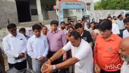 વીરપુર: મુકેશ્વર મહાદેવ મંદિરથી સીએચસી સુધી નવીન માર્ગની કામગીરીનું ખાતમુહૂર્ત કરાયું અધિકારી ઉપસ્થિત રહ્યા