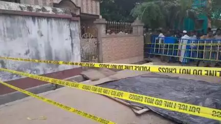মেমারি ১: মেমারিতে দম্পতি খুন, সন্দেহের তীর নিখোঁজ ছেলের দিকে, স্নিফার ডগ নিয়ে তদন্ত,  ঘটনাস্থলে এস পি পূর্ব বর্ধমান

বুধবার ভোর ব