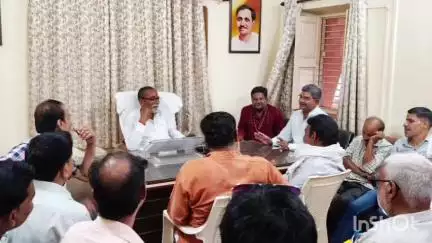 गुलाबगंज: क्षेत्र के एक दर्जन से अधिक नागरिकों ने विभिन्न समस्याओं के समाधान के लिए विधायक को दिए आवेदन