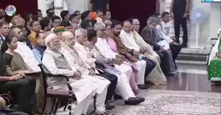 राष्ट्रपति द्रौपदी मुर्मू ने न्यायमूर्ति (सेवानिवृत्त) जगदीश सिंह खेहर को सार्वजनिक मामलों में उनके उल्लेखनीय योगदान के लिए पद्म विभूषण से सम्मानित किया। #piblaw #pibindia #mib_india #Chandigarh_City_News_nis
