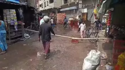 ডোমজুড়: রসিকলে বেহাল রাস্তা, পথ অবরোধ স্থানীয় বাসিন্দাদের #jansamasya