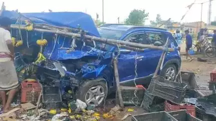 দাঁতন ১: মোগলমারী জাতীয় সড়কের ব্যারিকেট ভেঙে পথ চলতি মানুষকে ধাক্কা প্রাইভেট গাড়ির, আহত প্রায় 5