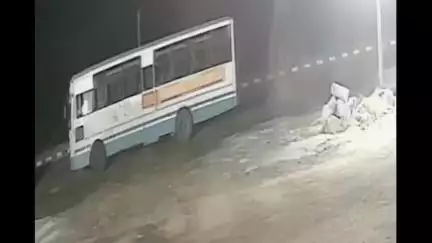 માળીયા: માળીયા-જામનગર હાઇવે પર ખારચીયા નજીક એસટી બસ પાછળ અર્ટિગા ઘુસી જતા સર્જાયો ગમખ્વાર અકસ્માત, બેના મોત