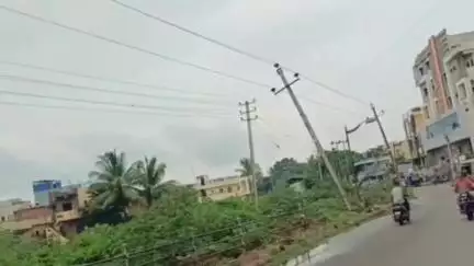 ಹೊಸಪೇಟೆ: ನಗರದ ಬಸವಣ್ಣ ಕಾಲುವೆ ಬಳಿ,ವಿದ್ಯುತ್ ಕಂಬಗಳ ದುರಸ್ತಿ ಕೈಕೊಳ್ಳಲು ಸಾರ್ವಜನಿಕರಿಂದ ಆಗ್ರಹ#localissue