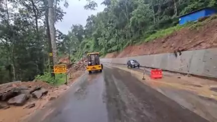 ദേവികുളം: മഴ കനത്തു, ദേശീയപാത 85ൽ നേര്യമംഗലം മുതൽ മൂന്നാർ വരെയുള്ള ഭാഗങ്ങളിൽ മരം വീഴ്ച്ചയും മണ്ണിടിച്ചിൽ ഭീഷണിയും #localissue