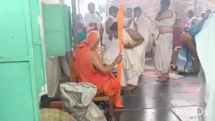 ఆళ్లగడ్డ మండలం చిన్న కందుకూరు గ్రామంలో కాలభైరవ స్వామి ఆలయంలో" హంపి పీఠాధిపతి భారత స్వామి " ప్రత్యేక పూజలు