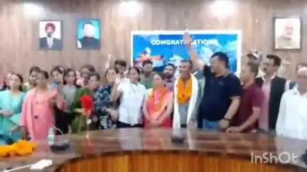 जोशियाड़ा: असी गंगा घाटी के एवरेस्ट विजेता मोहन रावत का उत्तरकाशी जिला मुख्यालय पहुंचने पर ग्रामीणों ने किया स्वागत
