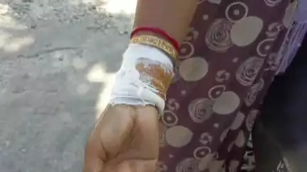 তুফানগঞ্জ ১: জোরাদোকান এলাকায় ধান শুকানো কে কেন্দ্র করে বিবাদ, গৃহবধূকে  মার ধরের অভিযোগ  প্রতিবেশীর বিরুদ্ধে, অভিযোগ দায়ের