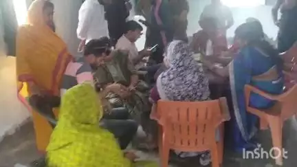 डुमरांव: पुराना भोजपुर पंचायत भवन में आयुष्मान भारत योजना के तहत कार्ड निर्माण प्रक्रिया पूरी