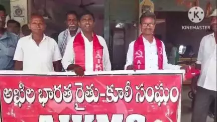 దంతాలపల్లి: సకాలంలో విత్తనాలు ఎరువులు అందించి రైతాంగ సమస్యలు పరిష్కరించాలి, దంతాలపల్లి ఎమ్మార్వో కు ఏఐకేఎంఎస్ వినతిపత్రం