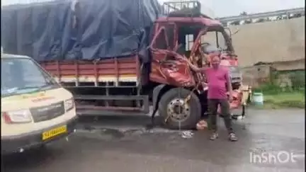 ತರೀಕೆರೆ: ಪಟ್ಟಣದ ಬೀರೂರು ರಸ್ತೆಯಲ್ಲಿ ಲಾರಿಗಳ ನಡುವೆ ಮುಖಾಮುಖಿ ಡಿಕ್ಕಿ, ಇಬ್ಬರು ಚಾಲಕರಿಗೆ ಗಾಯ