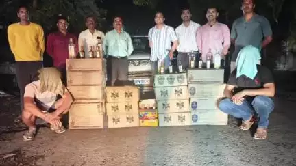 गडहिंग्लज: बनावट स्टिकर वापरून गोवा बनावटीचा मद्यसाठा विक्री करणाऱ्या टोळक्याला अटक, गडहिंग्लज पथकाची कारवाई