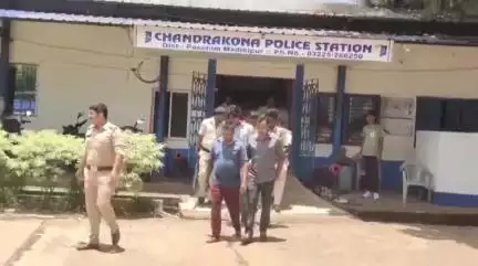 চন্দ্রকোনা ২: ভুয়ো পরিচয় পত্র দেখিয়ে সমীক্ষা করার অভিযোগ;  2 মহিলা সহ মোট 9 জনকে গ্রেপ্তার করল চন্দ্রকোণা থানার পুলিশ, পেশ আদালতে