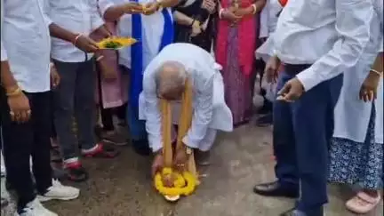 ব্যারাকপুর ২: পানিহাটিতে 7 কোটি টাকা ব্যয়ে তৈরি হচ্ছে নিকাশী ব্যবস্থা, কাজের উদ্বোধনী অনুষ্ঠানে  উপস্থিত সাংসদ, বিধায়ক, পৌরপ্রধান
