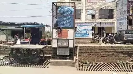 कांठ: लाल मस्जिद के पास भीषण गर्मी में पानी का प्याऊ खराब हो जाने के कारण स्थानीय ग्रामीण परेशान #Jansamasya