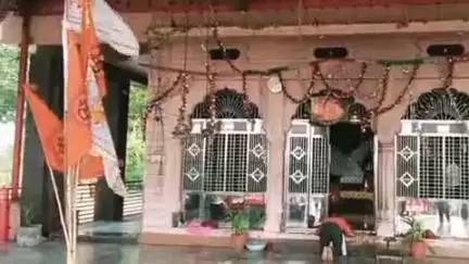 सरवाड़: सरवाड़ के अराबा माताजी मंदिर में चोरों ने दो दान पात्र और चांदी का छत्र किया चोरी, पुलिस जांच में जुटी