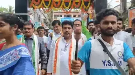 পটাশপুর ১: যোগদা সৎসঙ্গ মহাবিদ্যালয়ের নবনিযুক্ত সভাপতিকে সংবর্ধনা দেওয়া হলো