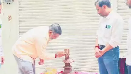 मुर्तीजापूर: लकडगंज येथील भाजपा आमदार हरीष पिंपळेंच्या जनसंपर्क कार्यालयावर स्वातंत्र्यवीर विनायक सावरकर यांच्या जयंतीनिमित्त अभिवादन