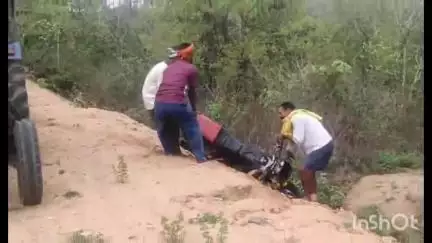 रमकंडा: रंका-रमकंडा मुख्य मार्ग पर सड़क दुर्घटना में केरवा गांव निवासी व्यक्ति हुआ घायल