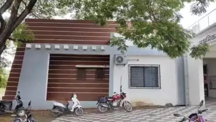 राहुरी: कोट्यावधी रुपये खर्च करून बांधलेली बारागाव नांदूर येथील प्राथमिक आरोग्य केंद्राची इमारत नादुरुस्त #Jansamasya