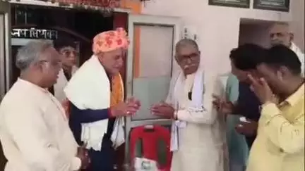 तोशाम: तोशाम में पंडित रामकिशन महाराज की सेवानिवृत्ति पर भक्त भावुक होकर फूट-फूटकर रोए