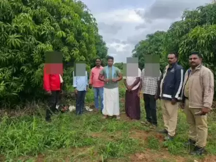 ಹೊನ್ನಾಳ್ಳಿ: ಸದಾಶಿವಪುರದಲ್ಲಿ ಕೋಳಿ ಜೂಜಾಟದ ಮೇಲೆ ಪೊಲಿಸರ ದಾಳಿ; 08 ಜನರ ಬಂಧನ