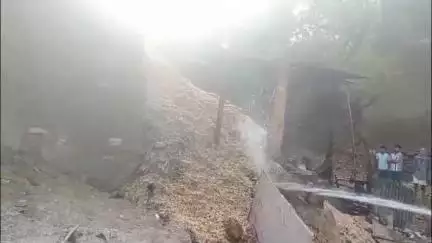 जौरा: जौरा शहर के वार्ड क्रमांक 12, पंचमुखी हनुमान गली में अज्ञात कारणों से भूसे के कूप में भीषण आग