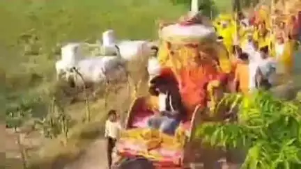 चकरनगर: गन्यावर गांव में 101 कलश भरकर निकाली गई भव्य शोभायात्रा, महायज्ञ प्रारम्भ