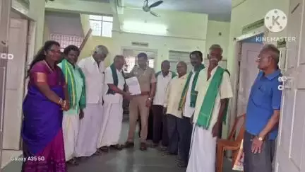 நாட்றாம்பள்ளி: வாரசந்தையில் அதிகபடியான சுங்க கட்டணம் வசூலிக்கப்படுவதால் விவசாயிகள் சங்கத்தினர் காவல் நிலையத்தில் புகார் மனு