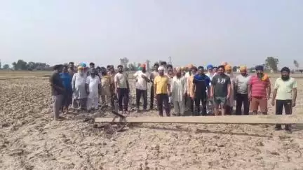 ਭਿੱਖੀਵਿੰਡ: ਪਿੰਡ ਘਰਿਆਲੀ ਦਾਸੂਵਾਲ ਠੱਠਾ ਆਦਿ ਪਿੰਡਾਂ ਨੂੰ ਜਾਂਦੀ 11 ਕੇਵੀ ਦੀ ਬਿਜਲੀ ਵਾਲੀ ਲਾਈਨ ਦੇ ਖੰਭੇ ਟੁੱਟੇ,ਲੋਕ ਪ੍ਰੇਸ਼ਾਨ#jansamasya