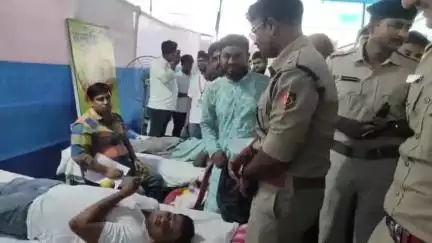 বেলডাঙা ১: বেলডাঙা থানার পুলিশ প্রশাসনের উদ্যোগের সম্প্রীতির রক্তদান শিবিরে উপস্থিত জেলা পুলিশ সুপার কুমার সানিরাজ