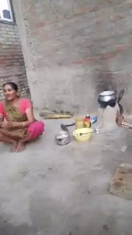 Sonpur panchayat Mein yah tar ka ped Hai Isko Katwa Hai kripya Aandhi tufan Mein dar lagta hai Kahin Ghar per girna Jaay