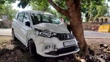 सेपउ: 2 कारों में आमने-सामने हुई टक्कर, 3 लोग घायल, गऊदान का सामान खरीदने जाते समय हुआ हादसा