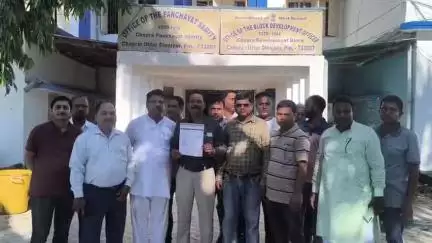 চোপড়া: পশ্চিমবঙ্গ তৃণমূল প্রাথমিক শিক্ষক সমিতি চোপরা ব্লক কমিটির পক্ষ থেকে ৯ দফা দাবি নিয়ে চোপড়ার BDO অফিসে ডেপুটেশন